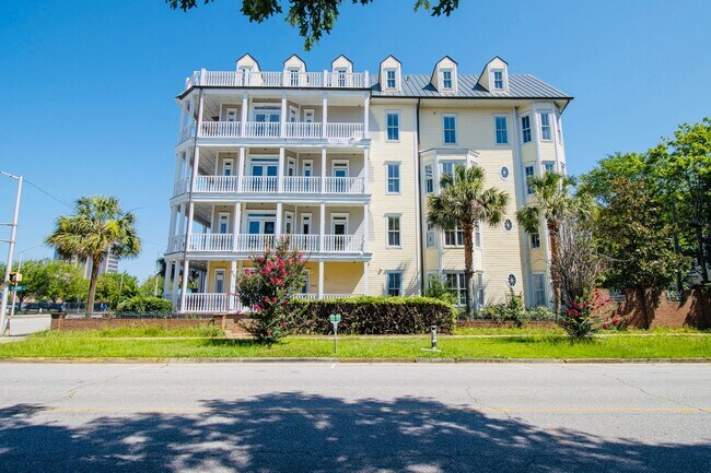 Foto del edificio - Sophisticated Downtown Living with Historic Charm