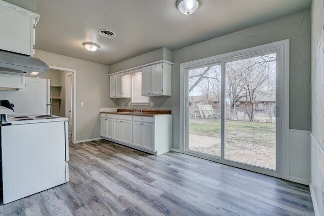 Foto del edificio - Beautifully Remodeled 3 or 4 bedroom with ...