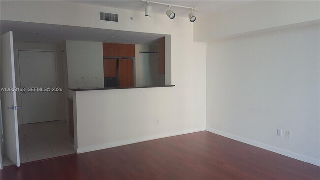Foto del edificio - 335 S Biscayne Blvd