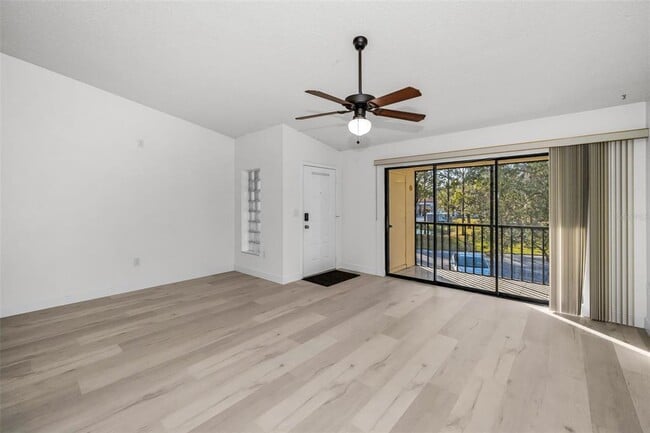 Foto del edificio - 3377 Crystal Ct E