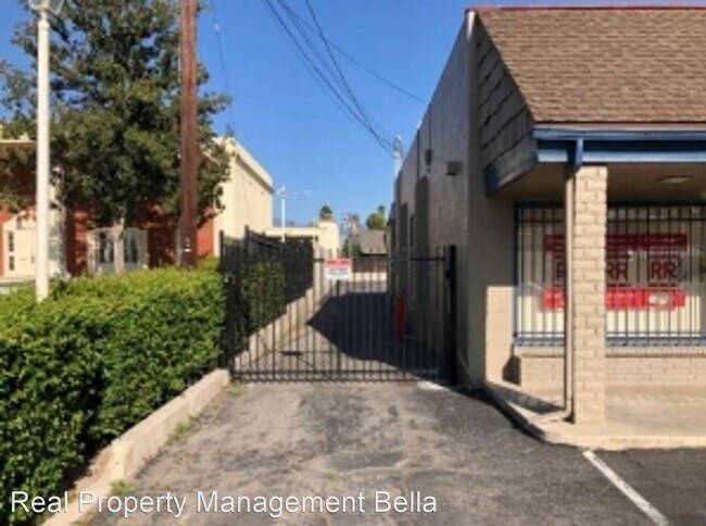 Building Photo - 6 br, 2 bath House - 340 N San Jacinto