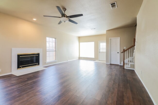 Foto del edificio - 4108 Creekmeadow Dr