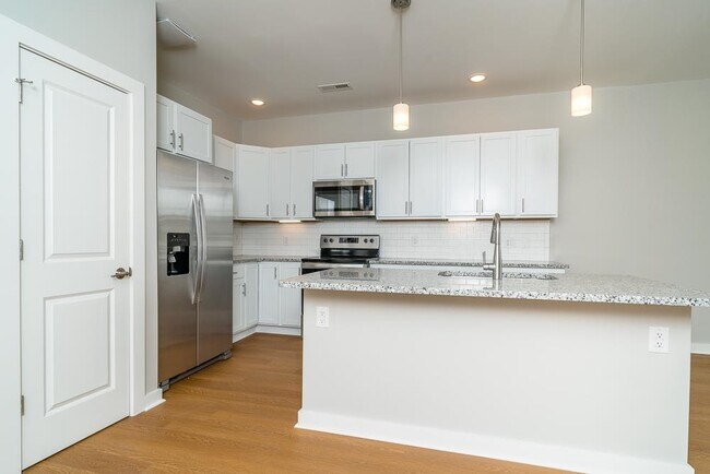 Building Photo - 1536 Crownpoint Dr