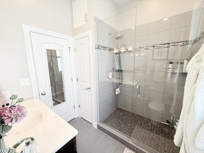 Foto del edificio - 2 bedroom in Chicago IL 60642