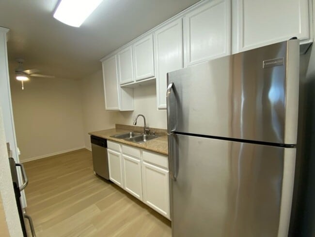 Building Photo - 1 Bedroom, 1 Bath Condo in Pacific Pines Community