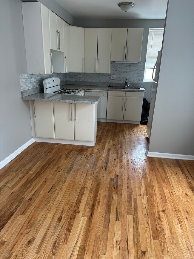 Foto del edificio - 1635 E 77th St