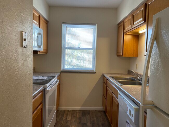 Cocina - 411 Poplar Ave