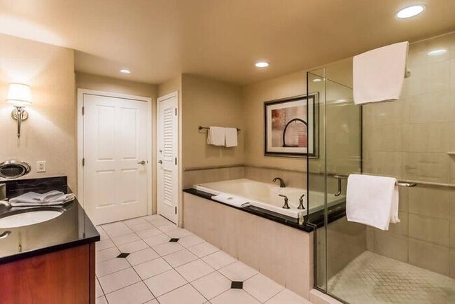 Building Photo - Stunning MGM 1BR w/ Airport & Mountain Vie...