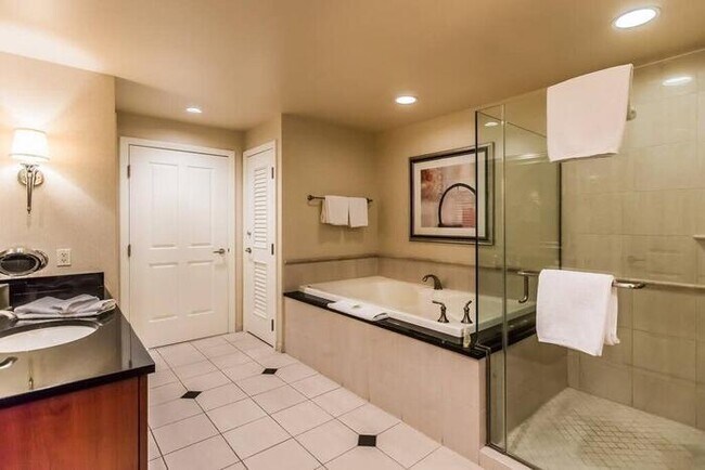 Foto del edificio - Stunning MGM 1BR w/ Airport & Mountain Vie...