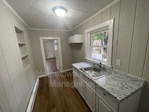 Building Photo - 663 E Market St