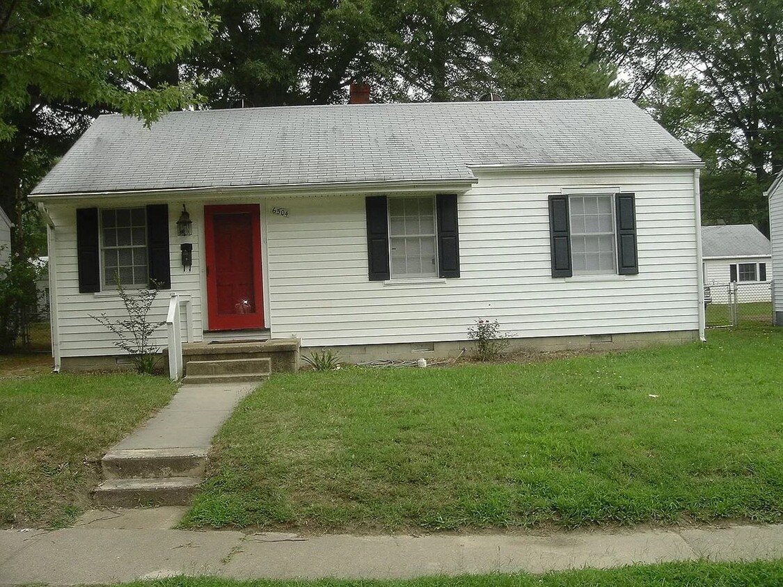 Foto principal - -- 3 BR/ 1 BA Three Bedroom Ranch House