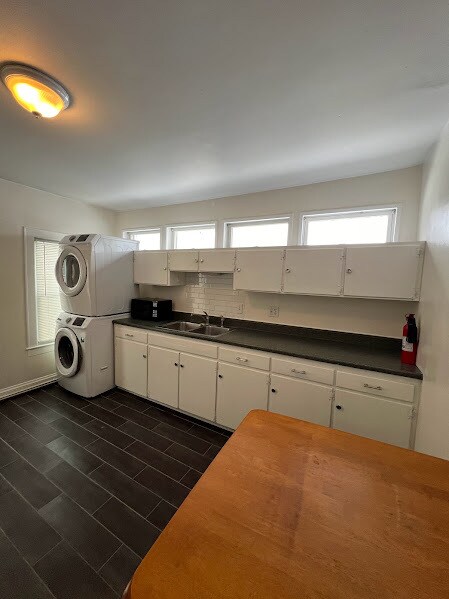 Lavadora y secadora en la unidad - 164 Wall St