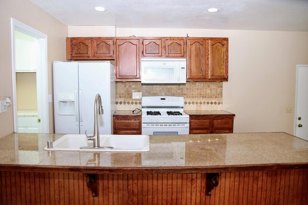 Primary Photo - 20134 Leadwell St. #365