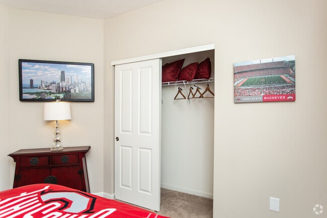 2BR, 2BA - 933 SF - The Easton - The Residences at Liberty Crossing