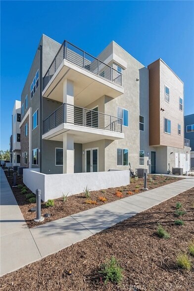 Building Photo - 121 Baluster