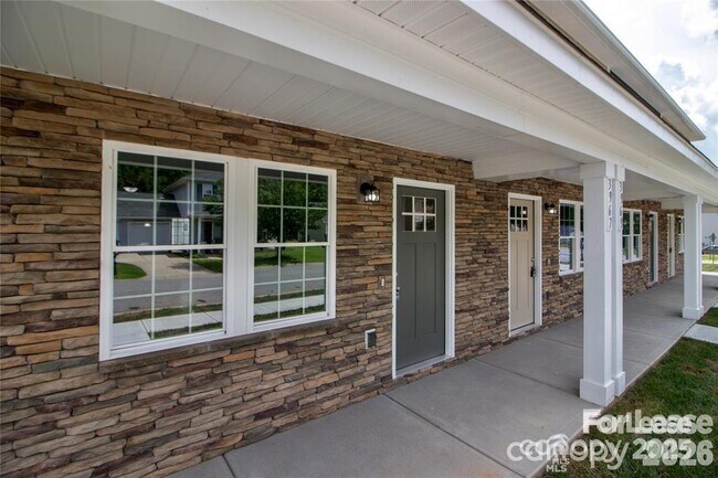 Building Photo - 3967 Newhall Dr NW