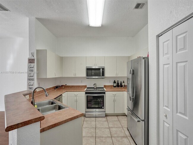 Building Photo - 12482 SW 44th Ct