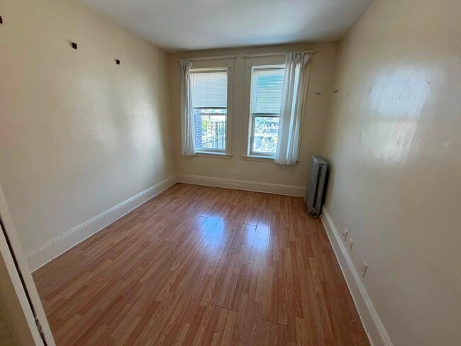 Building Photo - 178 Brighton Ave