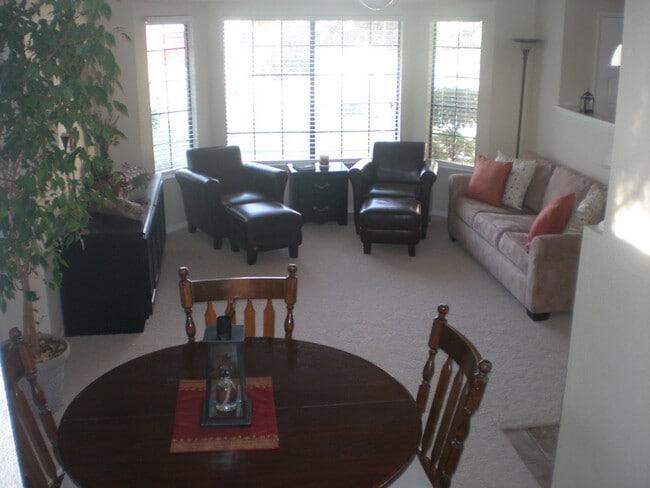 Foto del edificio - ***New Listing*** 3 Bedroom 2 Bath home in SW Visalia!!! Yard Care Included!