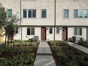 Building Photo - 5465 Seacliff Pl