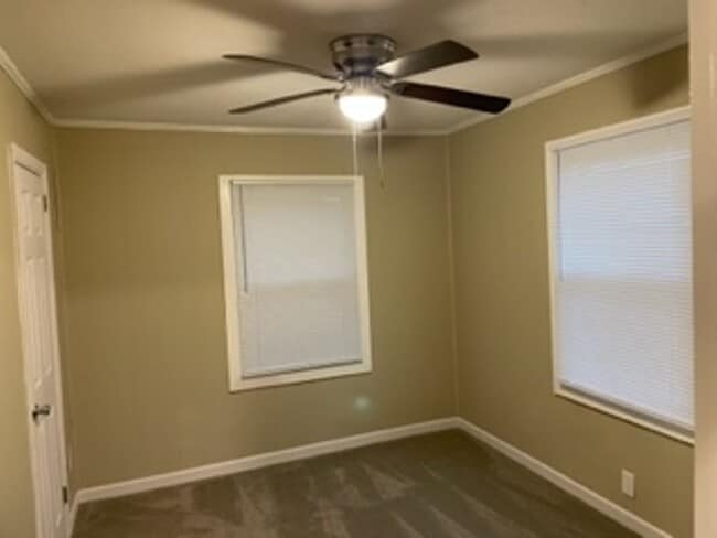 Foto del edificio - 1404 Rosewood Ln