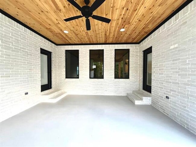 Building Photo - 160 Caurel Cir