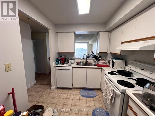 Photo du bâtiment - 400-1400 McLevin Ave