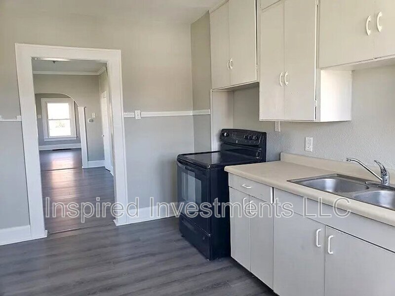 2105 Central Ave, Anderson, IN 46016 Condo for Rent in Anderson, IN