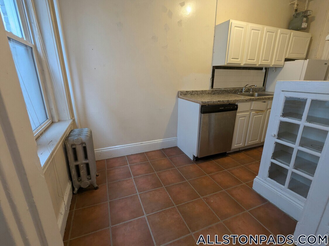 Primary Photo - 33 Walbridge St