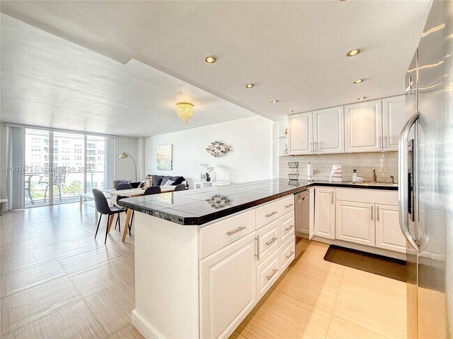 Building Photo - 5701 Collins Ave
