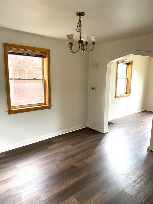 Building Photo - 1224 W 7th St