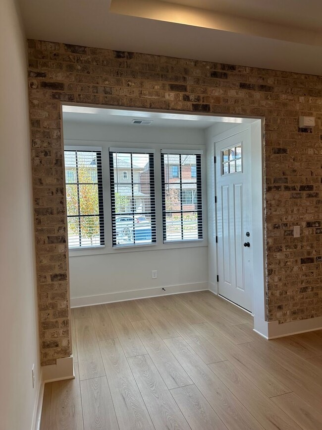 Building Photo - 1108 Windsor Sq