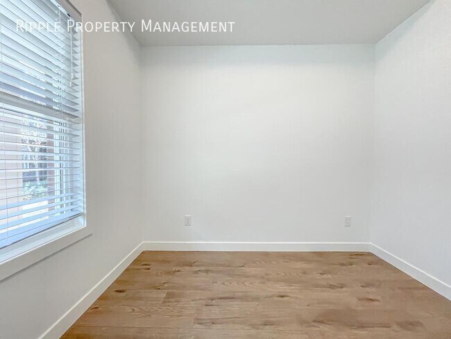 Photo du bâtiment - FANTASTIC 4 BEDS/ 2.5 BATHS TOWNHOUSE IN THE COMMUNITY OF REDSTONE