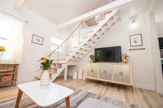 Building Photo - 611 Fleming St