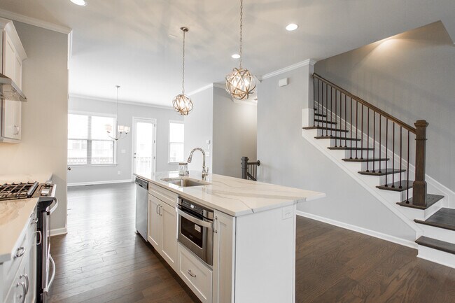 Photo - Roswell Townhome in Sought After Harlow Community!