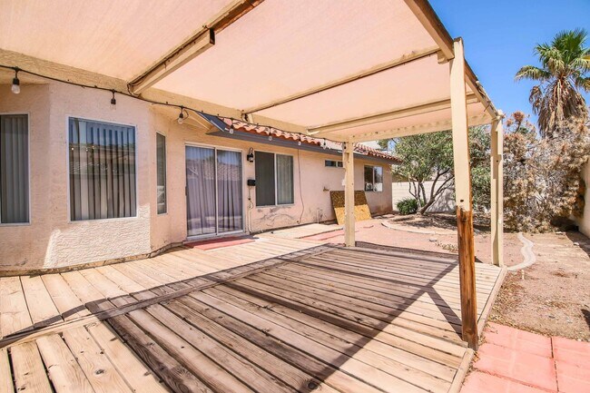 Building Photo - Charming Cul-de-Sac Home Awaits!