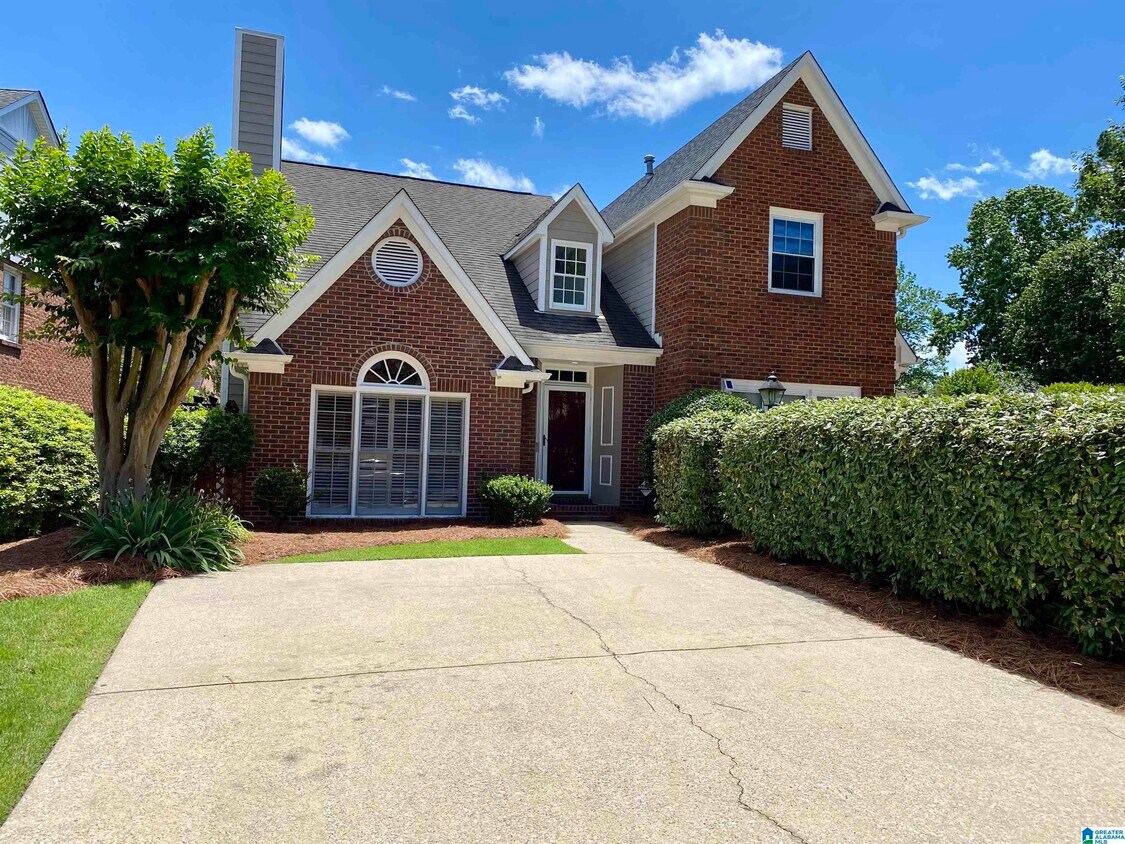 Foto principal - 2032 Stone Brook Dr