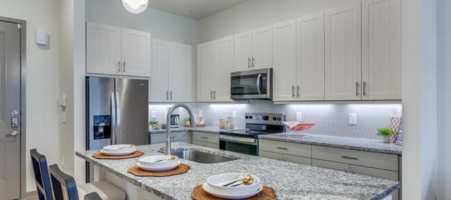 Building Photo - 8153 Beaver Dm St