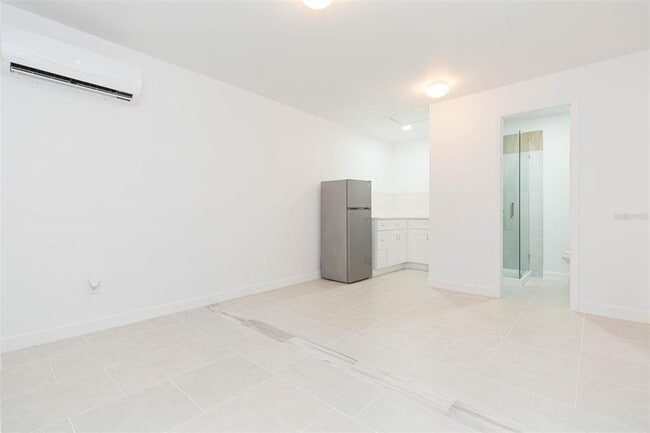 Building Photo - 118 W Sligh Ave