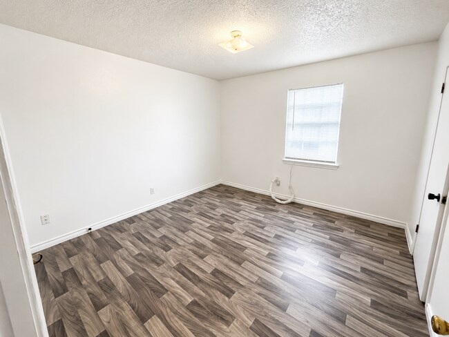 Foto del edificio - 4805 Cedarhill Cir