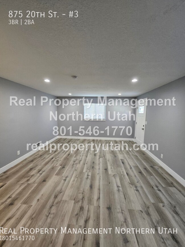 Building Photo - 3 Bedroom 2 Bath Ogden Triplex