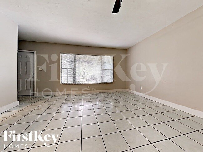 Building Photo - 1315 NE 203rd St