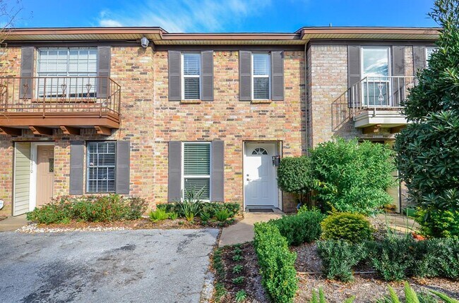 Building Photo - 10608 Hazelhurst Dr
