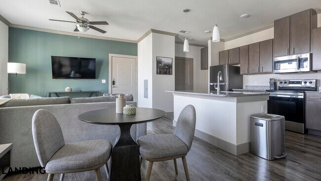 Building Photo - 12500 Shadowglen Trce