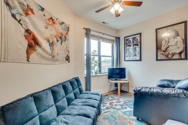 Foto del edificio - Great 2 Bedroom Unit in a Beautiful building