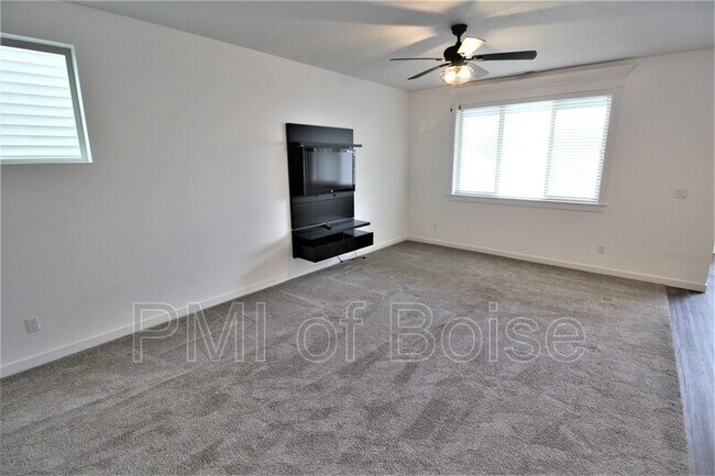 Foto del edificio - 2080 S Hills Ave.