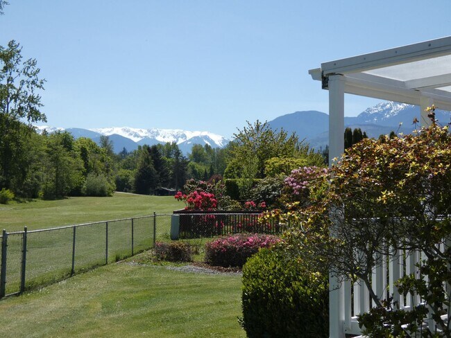 Building Photo - Four Season Ranch