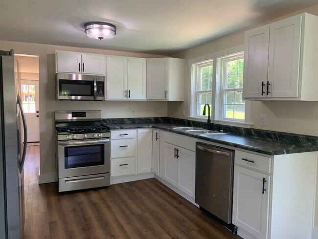 Kitchen - 634 N Adams St