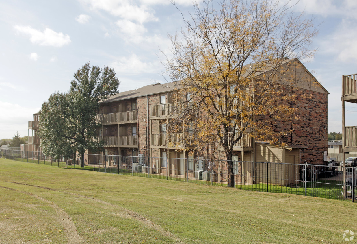 Building Photo - Elkhorn Apartments