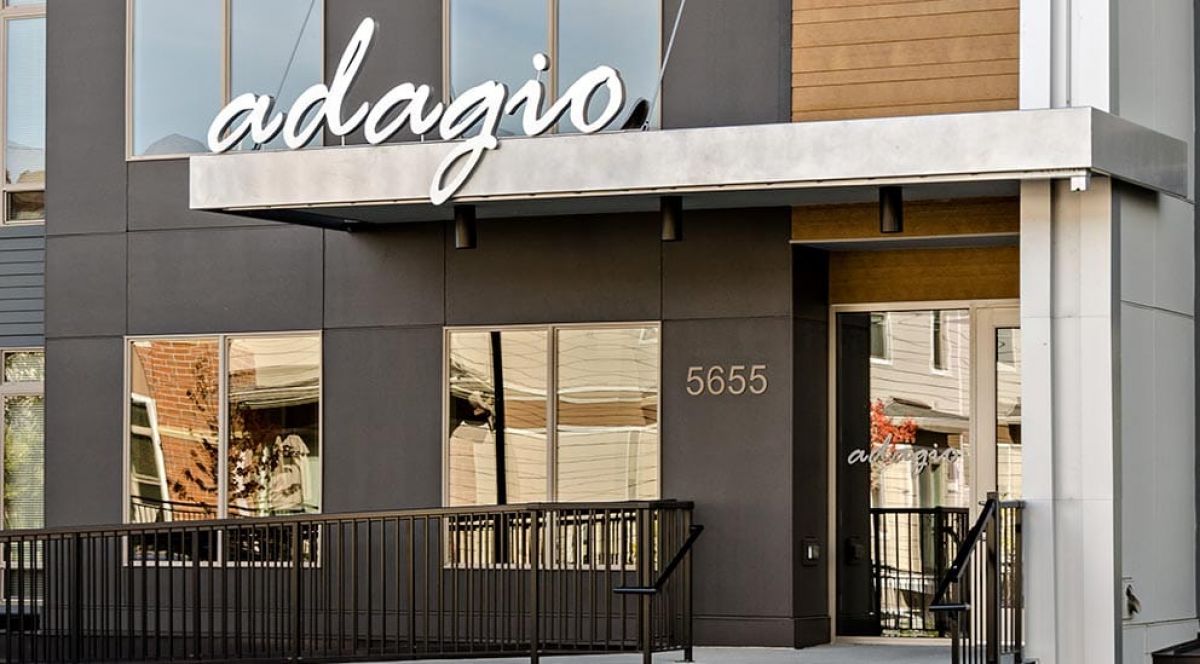 Entrada principal - 5655 W 35th St